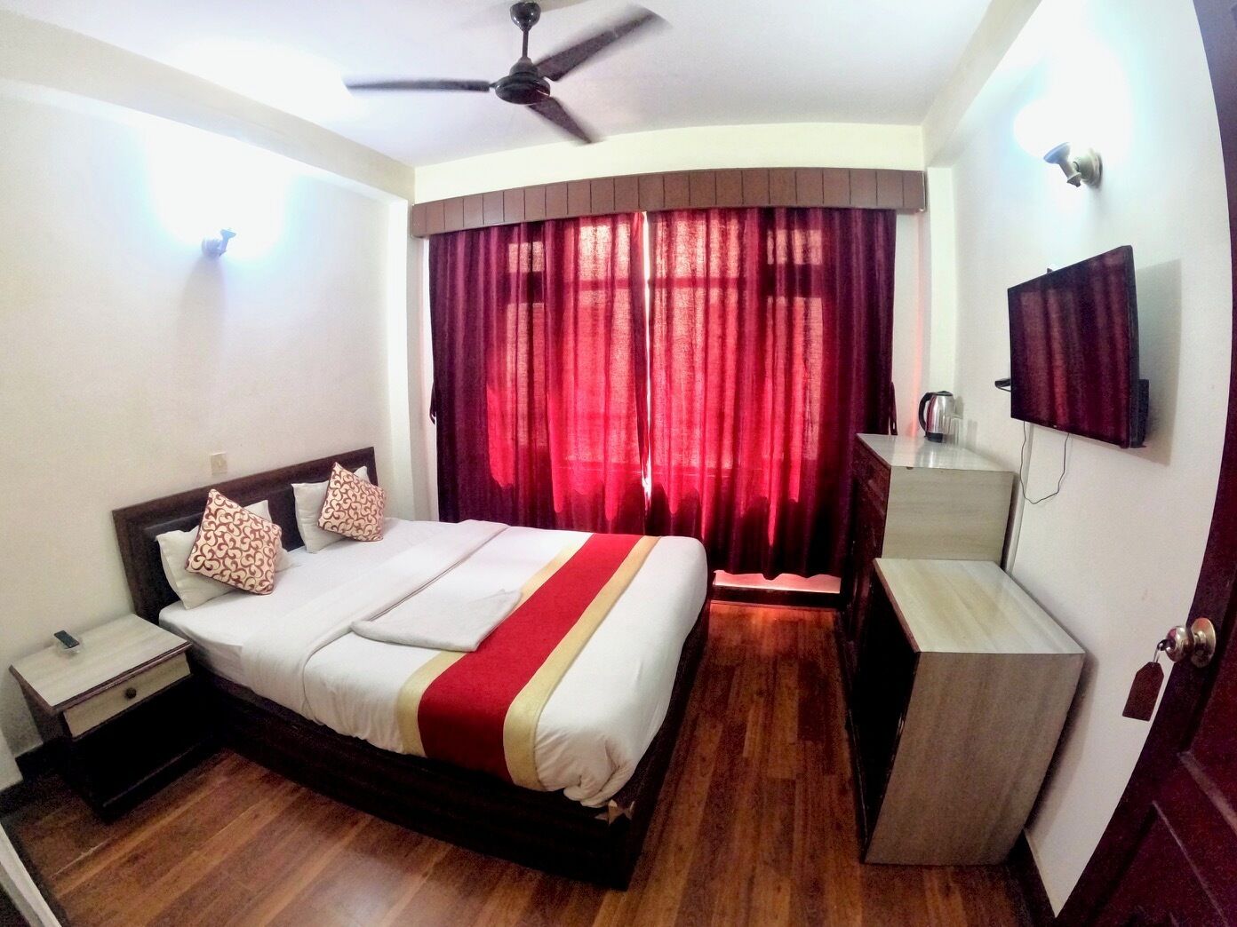 1 bedroom, premium bedding, in-room safe, desk