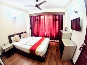 Habitación doble Deluxe, 1 cama matrimonial, baño privado | Terraza o patio