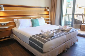 Phòng đôi hoặc 2 giường đơn Superior, quang cảnh hồ bơi | Minibar, két bảo mật tại phòng, trang trí khác biệt 