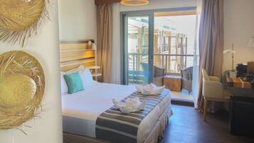 Superior-Doppel- oder -Zweibettzimmer, Poolblick