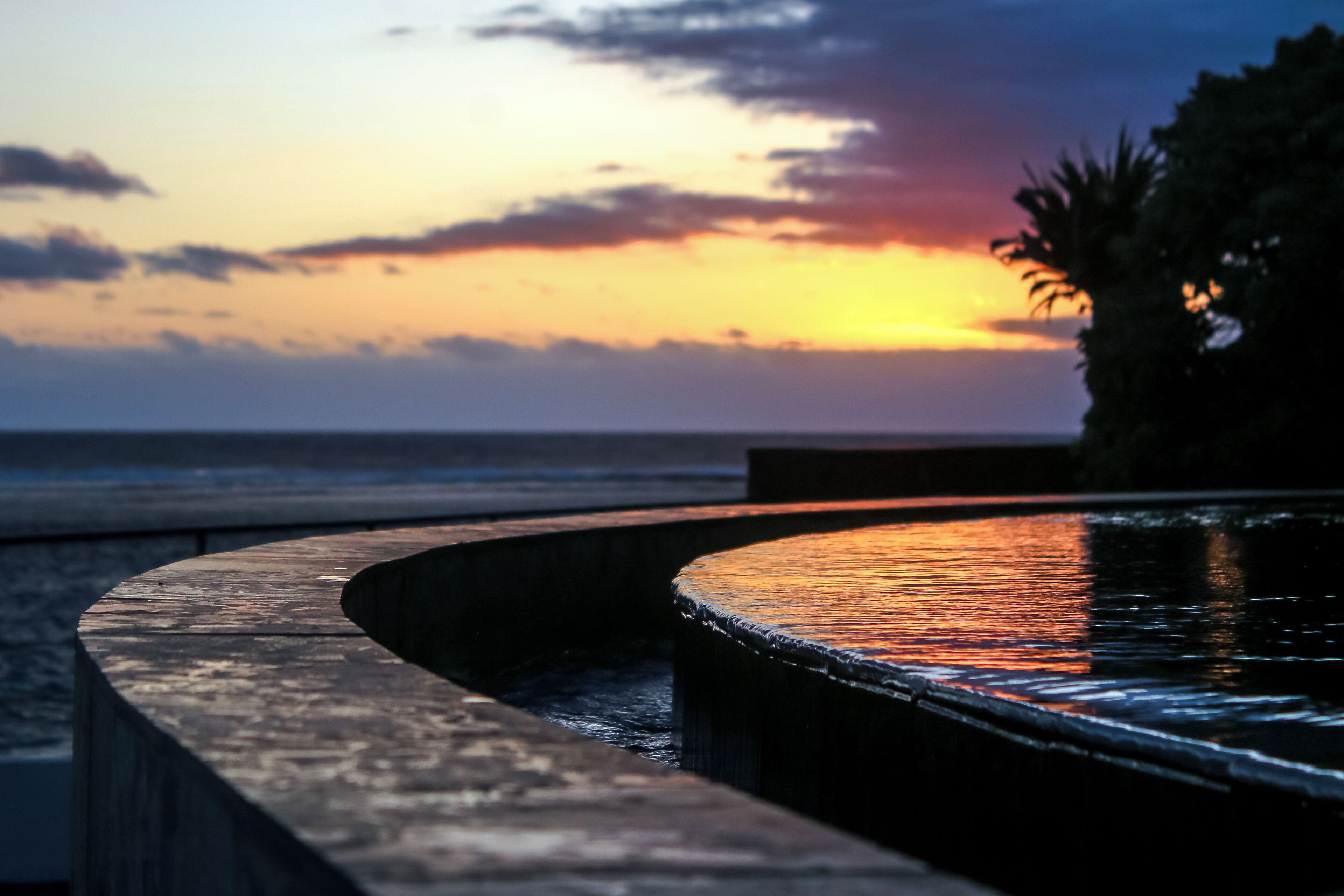 outdoor pool, open 8:00 am to 8:00 pm, pool loungers