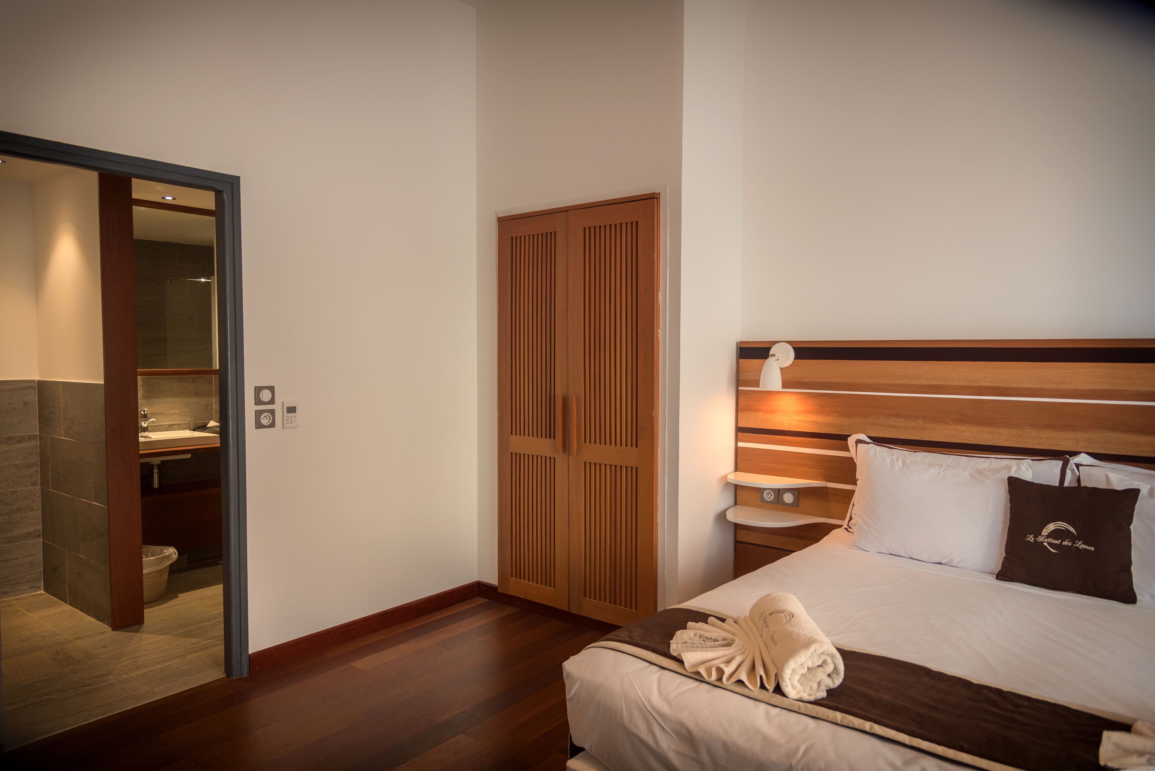 luxury triple room, pool view | 1 bedroom, minibar, in-room safe, individually decorated