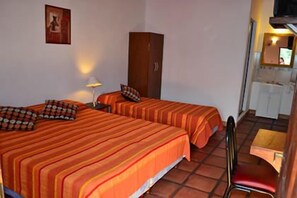 Triple Room | Free cots/infant beds, free WiFi