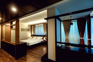 Premium Suite | Premium bedding, down comforters, memory foam beds, free minibar