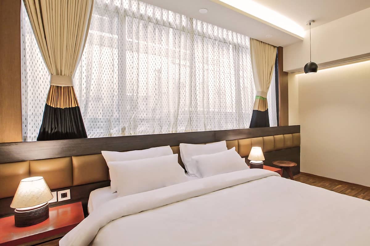 Business Room | Premium bedding, down comforters, memory foam beds, minibar (free items)