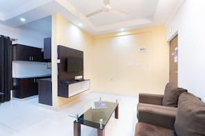 Deluxe Double Room, Balcony | Desk, iron/ironing board, free WiFi