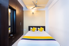 Deluxe Double Room, Balcony | Desk, iron/ironing board, free WiFi