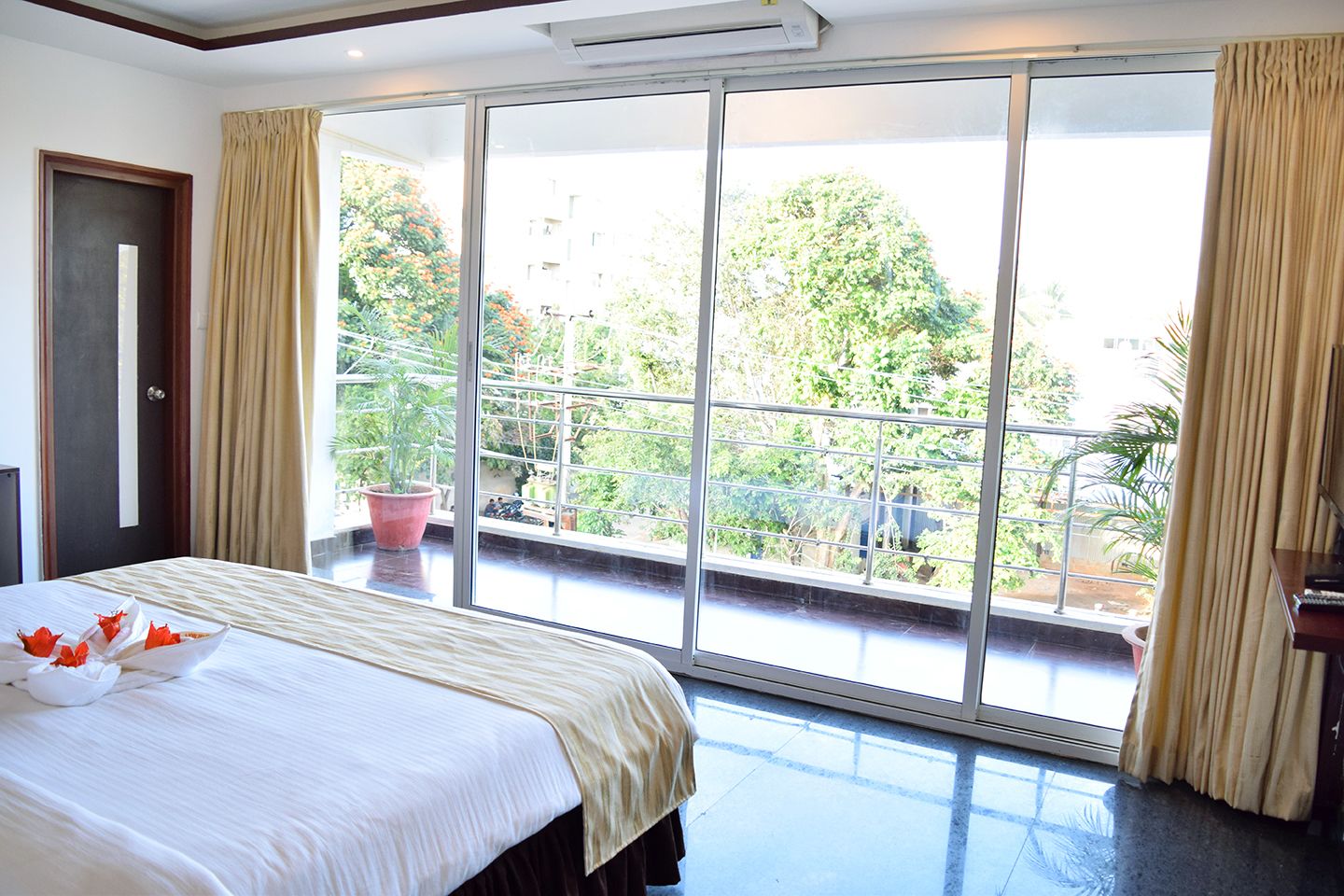 Camera Deluxe | Biancheria da letto di alta qualità, una cassaforte in camera