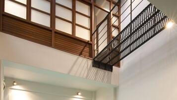 TV plasma dan pemutar DVD