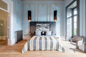 Suite (Azul) | Individually decorated, individually furnished, desk, iron/ironing board - Charm Palace (Porto)