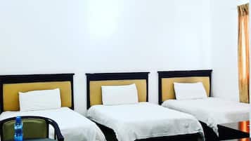 Economy Triple Room | In-room safe, desk, free WiFi