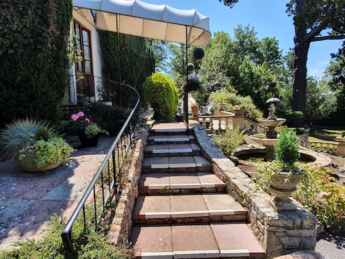 Mount Pleasant Hotel