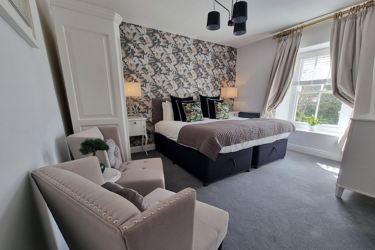 Kamer, 1 twee- of 2 eenpersoonsbedden, en-suite badkamer, uitzicht op tuin (Room 1) | Hypoallergeen beddengoed, gratis wifi, beddengoed