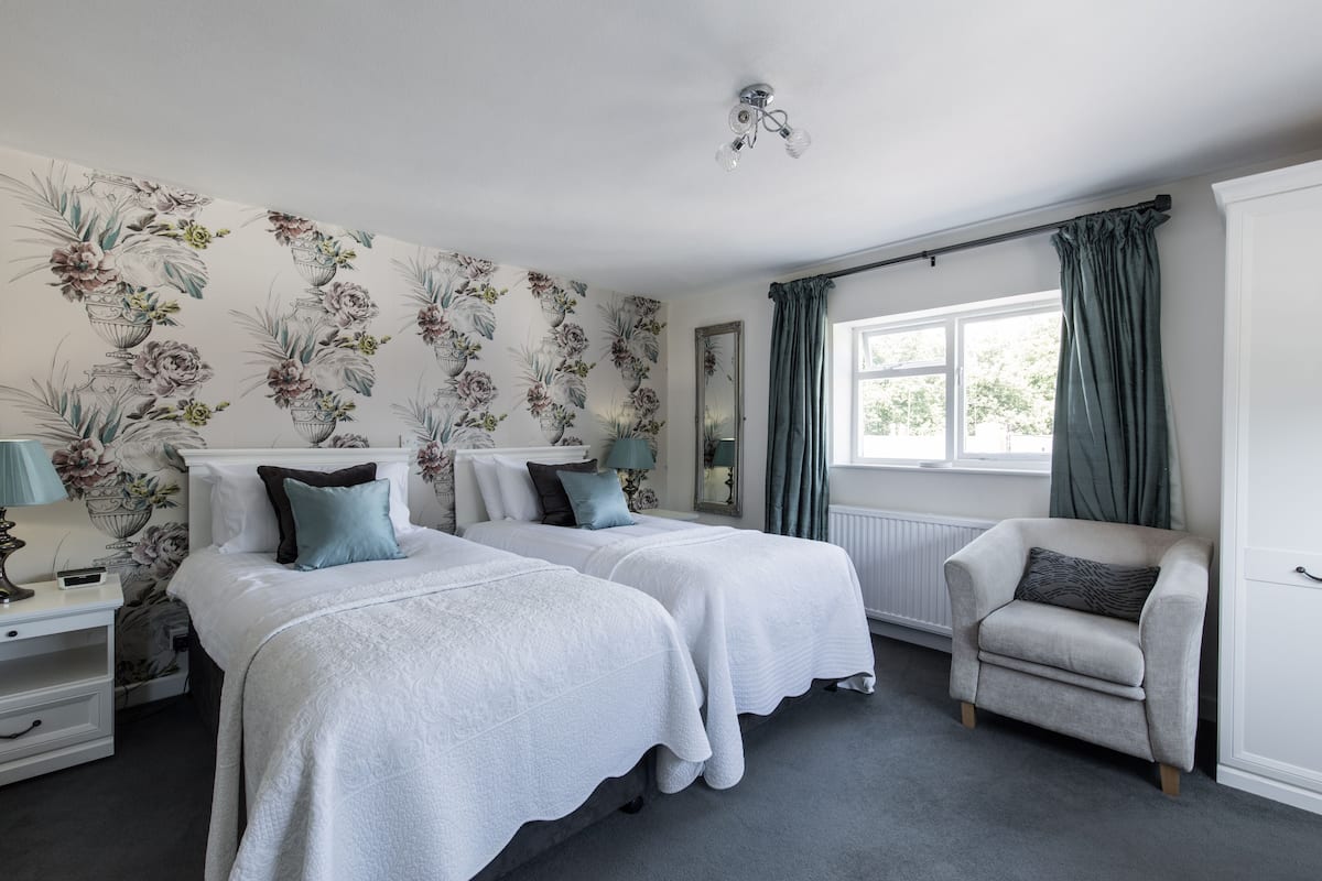 Kamer, 1 twee- of 2 eenpersoonsbedden, en-suite badkamer (Room 17) | Hypoallergeen beddengoed, gratis wifi, beddengoed