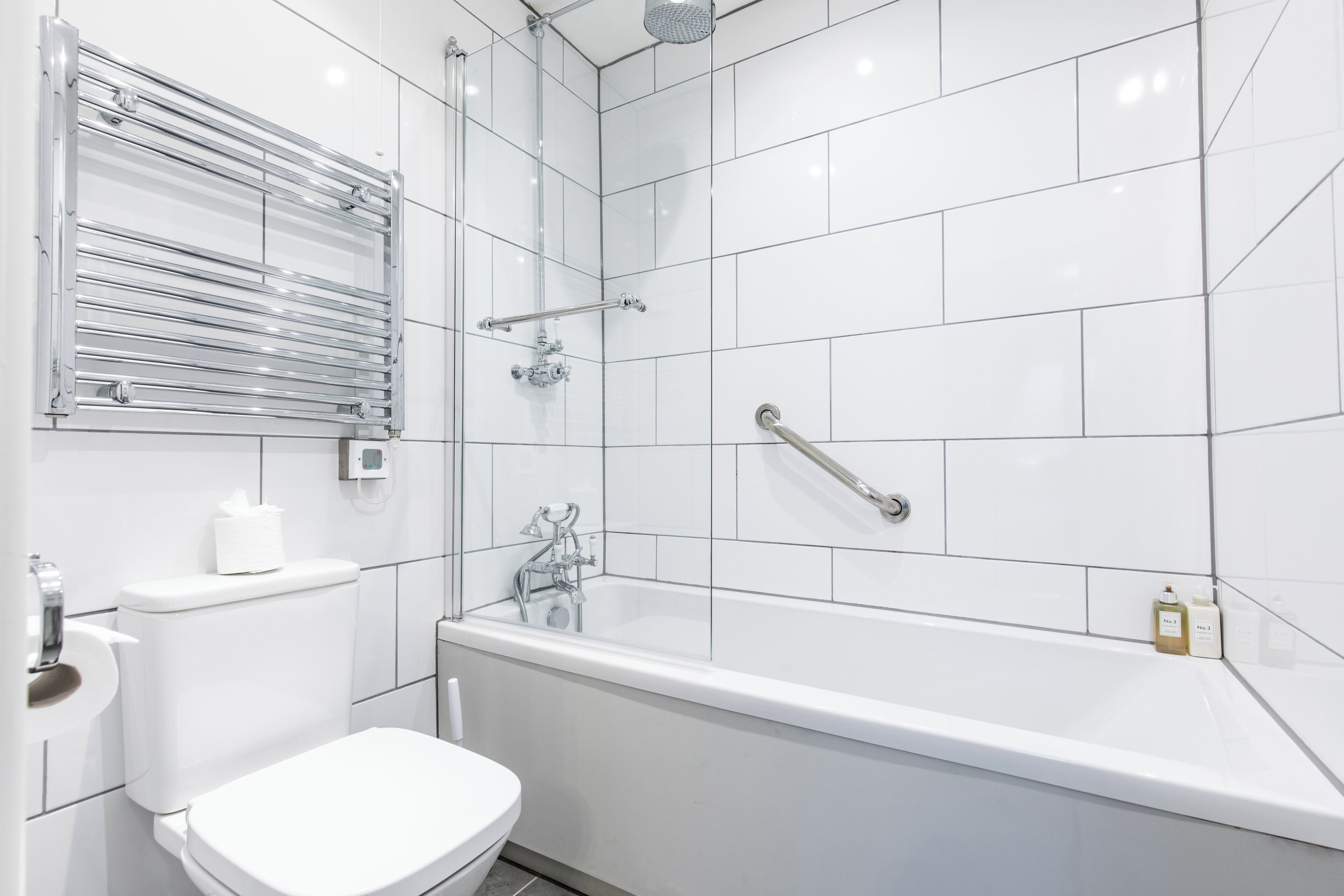 double room, ensuite (room 16) | bathroom | hair dryer, towels, soap, shampoo