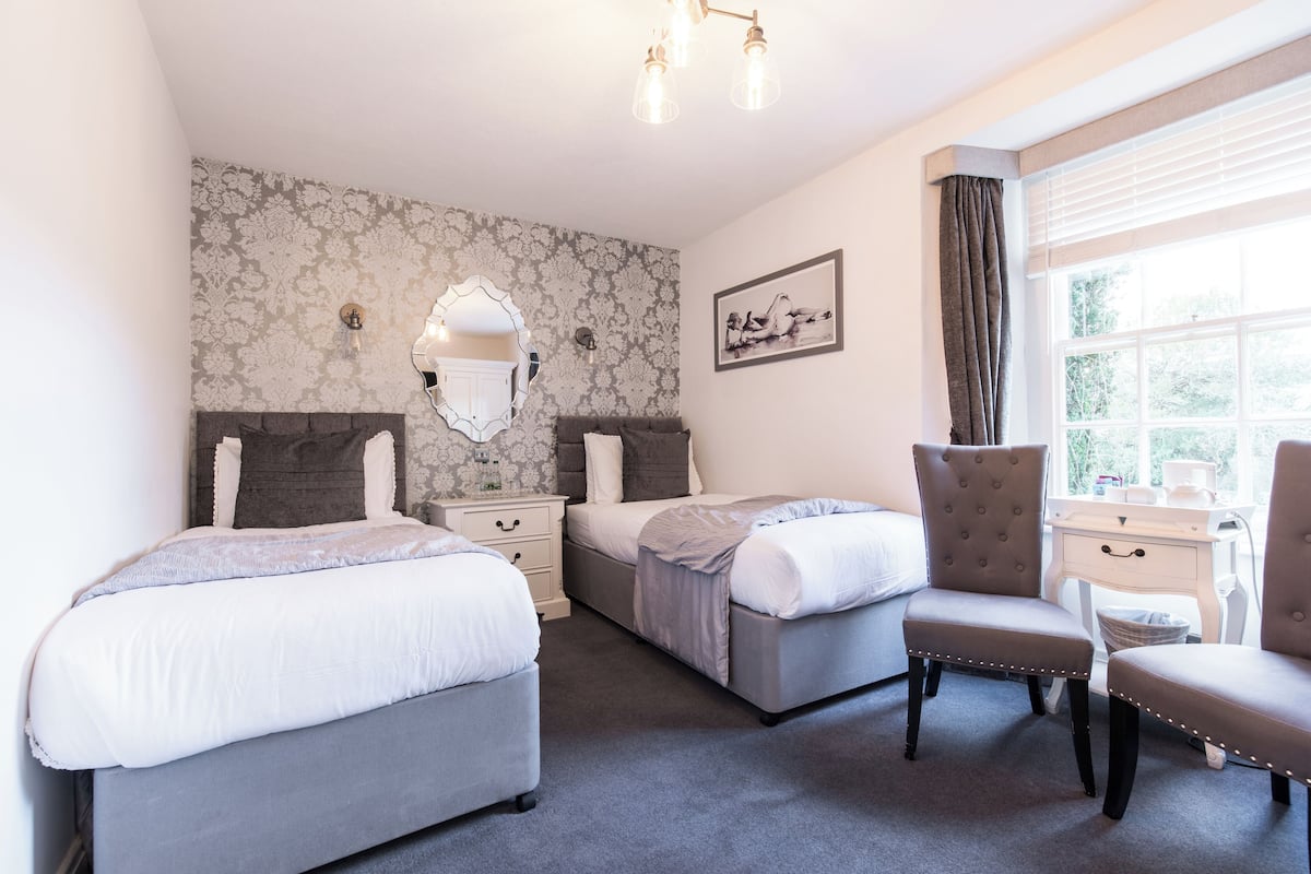 Twin kamer, en-suite badkamer (Room 15) | Hypoallergeen beddengoed, gratis wifi, beddengoed