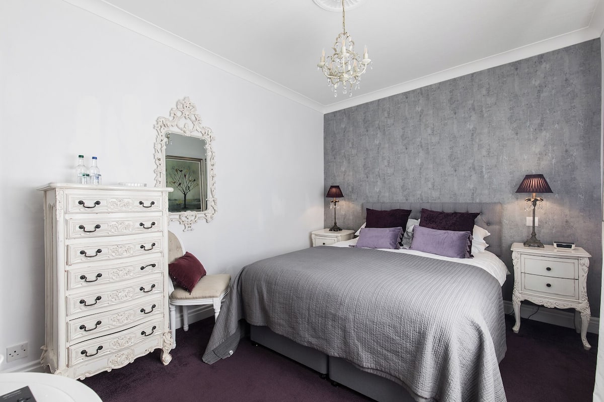 Tweepersoonskamer, en-suite badkamer (Room 9) | Hypoallergeen beddengoed, gratis wifi, beddengoed