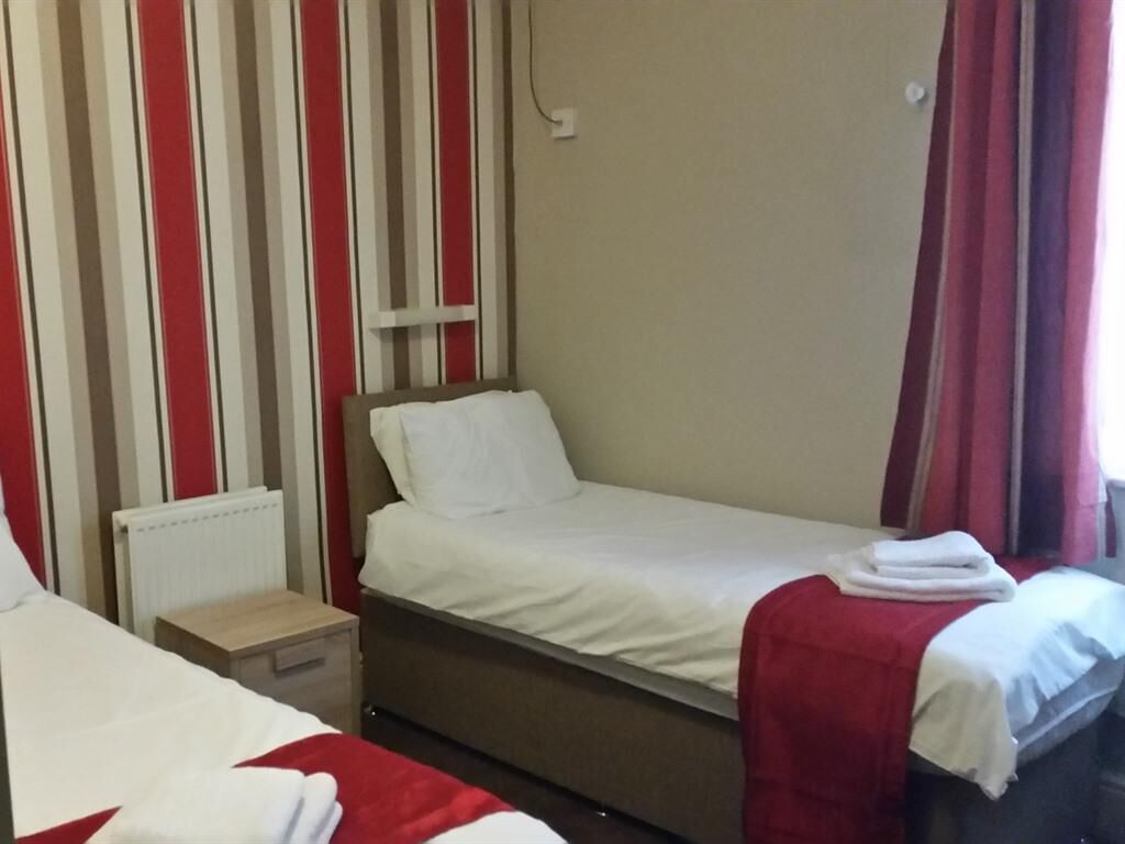 Habitación con 1 cama doble o 2 individuales, baño privado