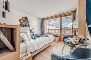 Habitación doble superior, vistas a la montaña | Ropa de cama de alta calidad, minibar, caja fuerte y cortinas opacas