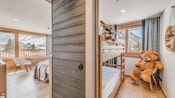 Suite junior | 1 dormitorio, ropa de cama de alta calidad, minibar y caja fuerte