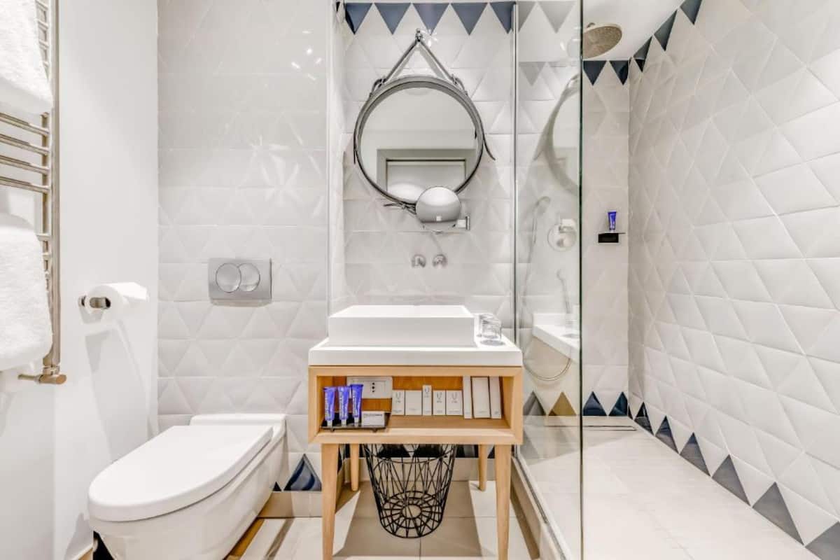 standard double room, village view - 17m² | bathroom | free toiletries, hair dryer, bathrobes, slippers