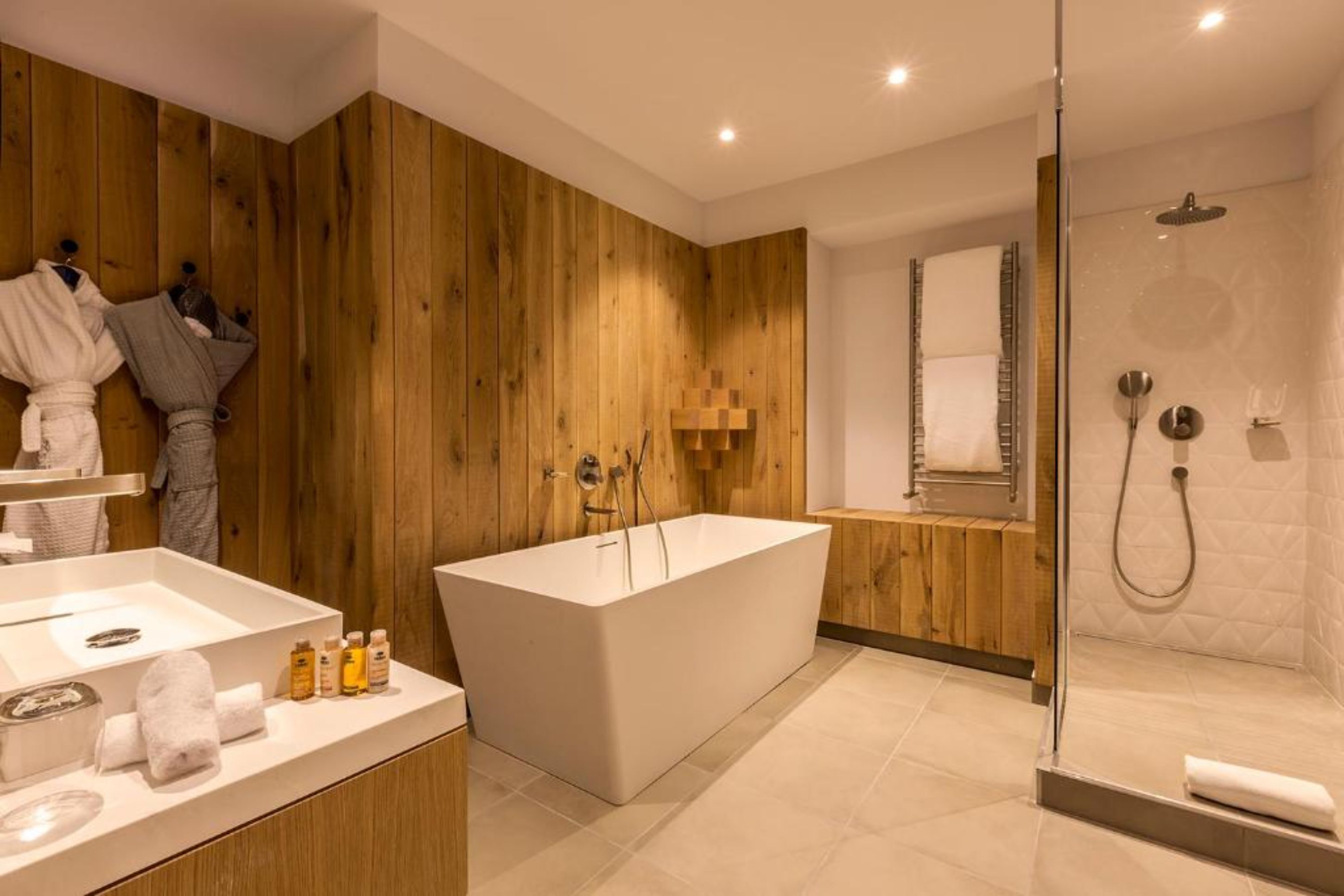 suite, slope view | bathroom | free toiletries, hair dryer, bathrobes, slippers