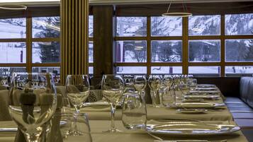Aperto a colazione, pranzo e cena, cucina francese