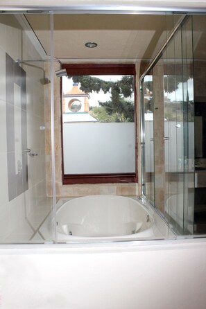 Phòng Suite có tầm nhìn toàn cảnh, 1 giường cỡ king | Bồn tắm thủy lực