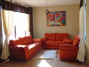 Family Cabin | Living room | 42-inch Smart TV with satellite channels, TV