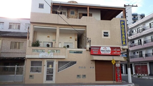 Mặt tiền nơi lưu trú