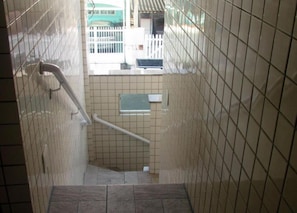 Shower, towels