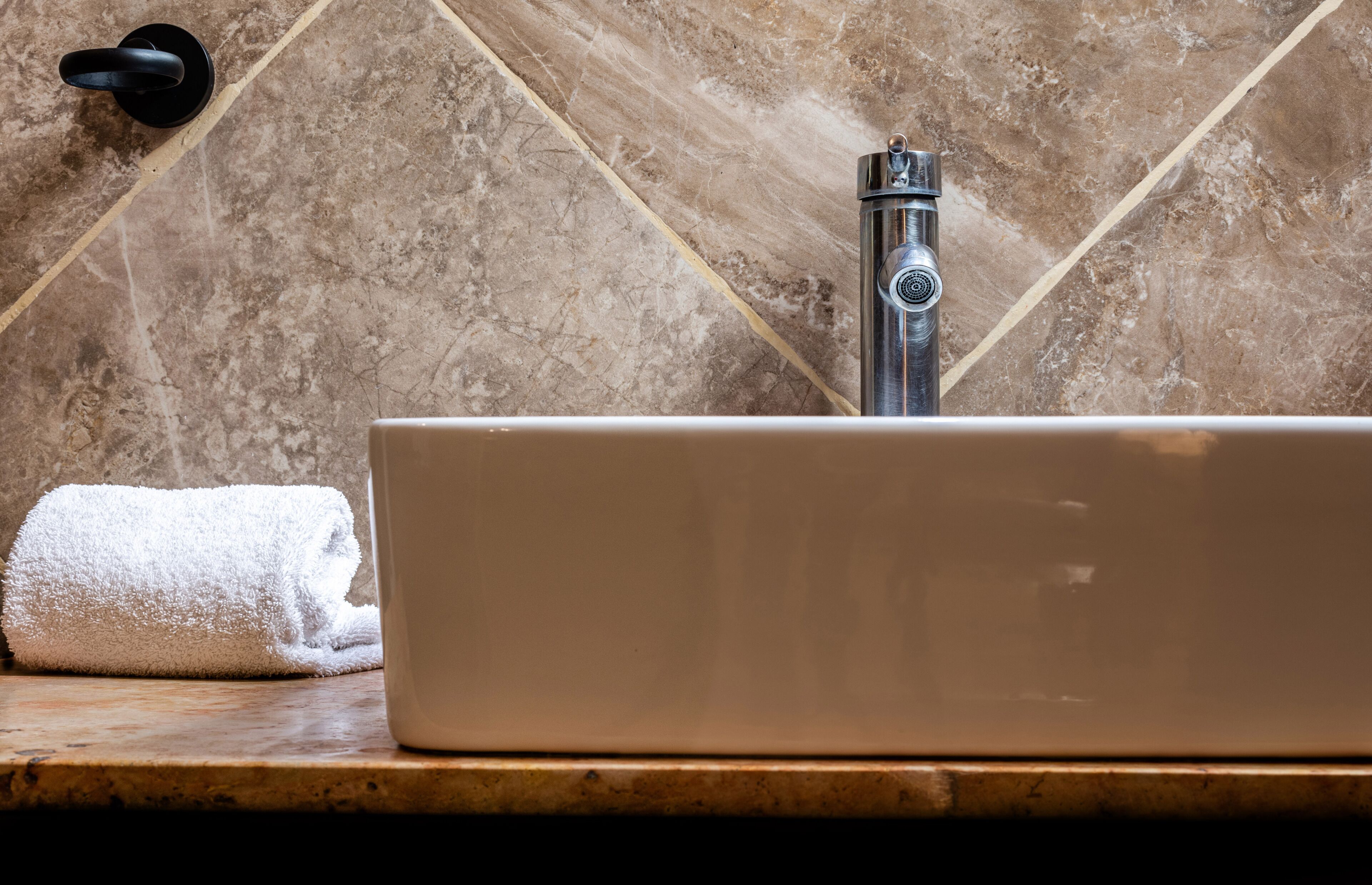 junior suite | bathroom | shower, free toiletries, hair dryer, towels