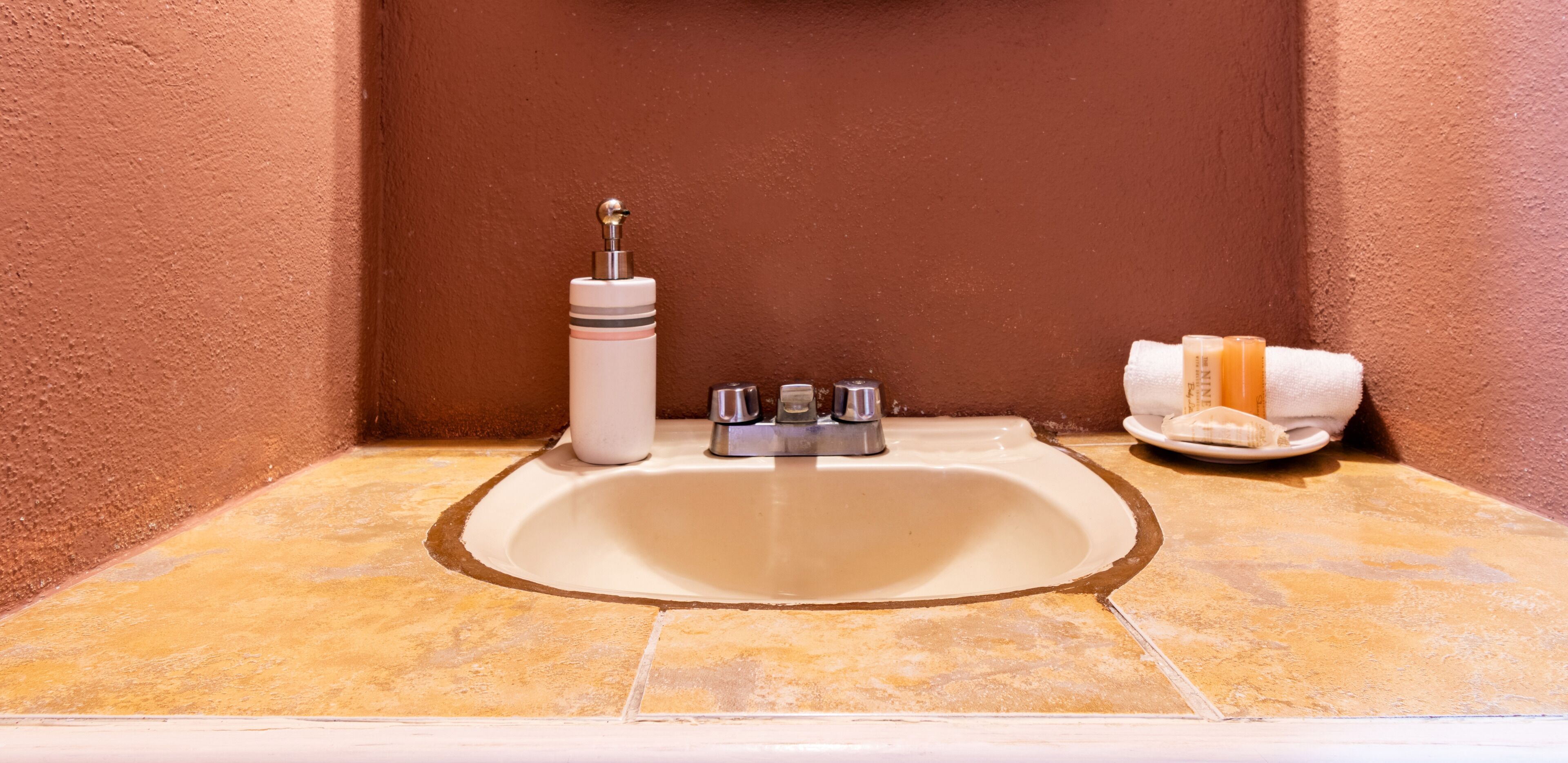 standard double room, 1 queen bed | bathroom | shower, free toiletries, hair dryer, towels