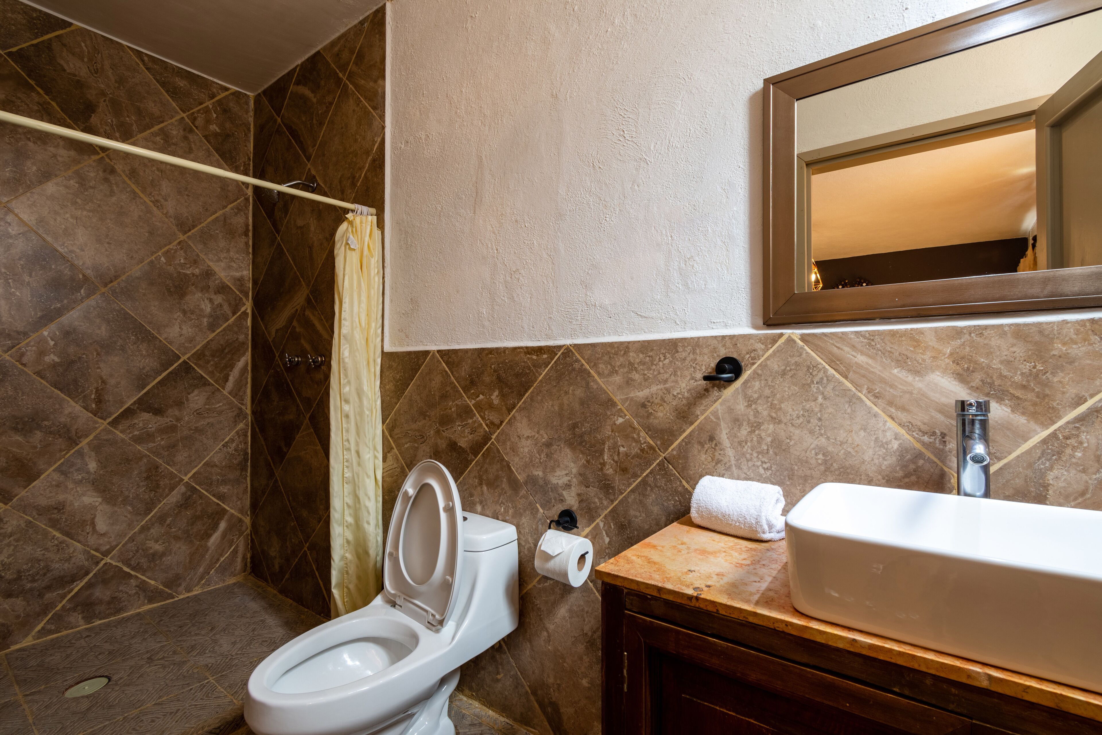 junior suite | bathroom | shower, free toiletries, hair dryer, towels