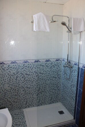 Grand tweepersoonskamer | Badkamer met douche