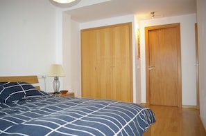 Apartment, 2 Schlafzimmer | 2 Schlafzimmer, Verdunkelungsvorhänge, Bügeleisen/Bügelbrett