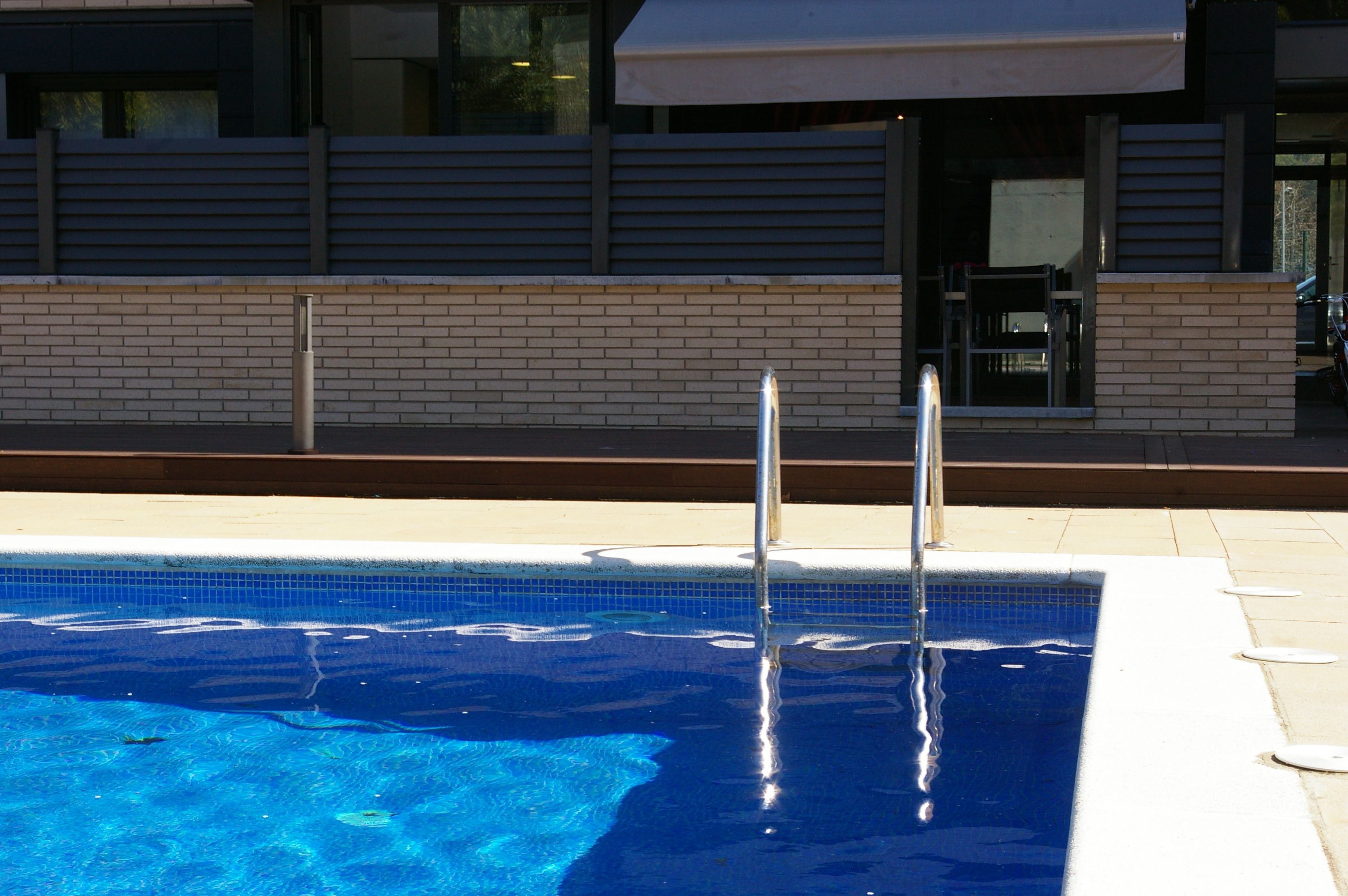 Piscine extérieure, piscine naturelle