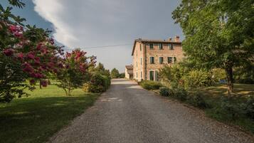 Classic Apartment, 1 Bedroom | Pillowtop beds, desk, blackout drapes, iron/ironing board