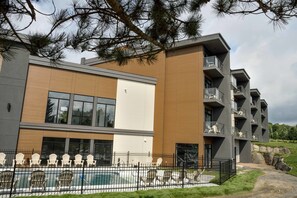 Outdoor pool, pool loungers