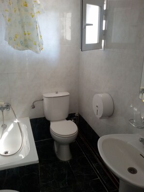 Baignoire, articles de toilette gratuits