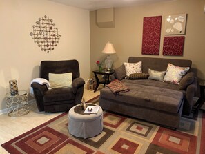 Cottage, 1 Bedroom | Living area | 32-inch flat-screen TV with digital channels, TV, Netflix - Kalmia Cottage (Junction City)