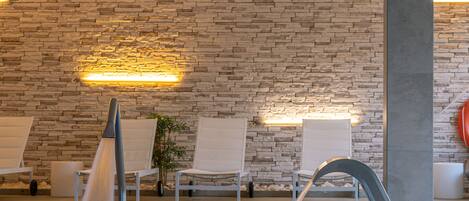 Sauna, banyera d'hidromassatge, bany turc i tractaments corporals