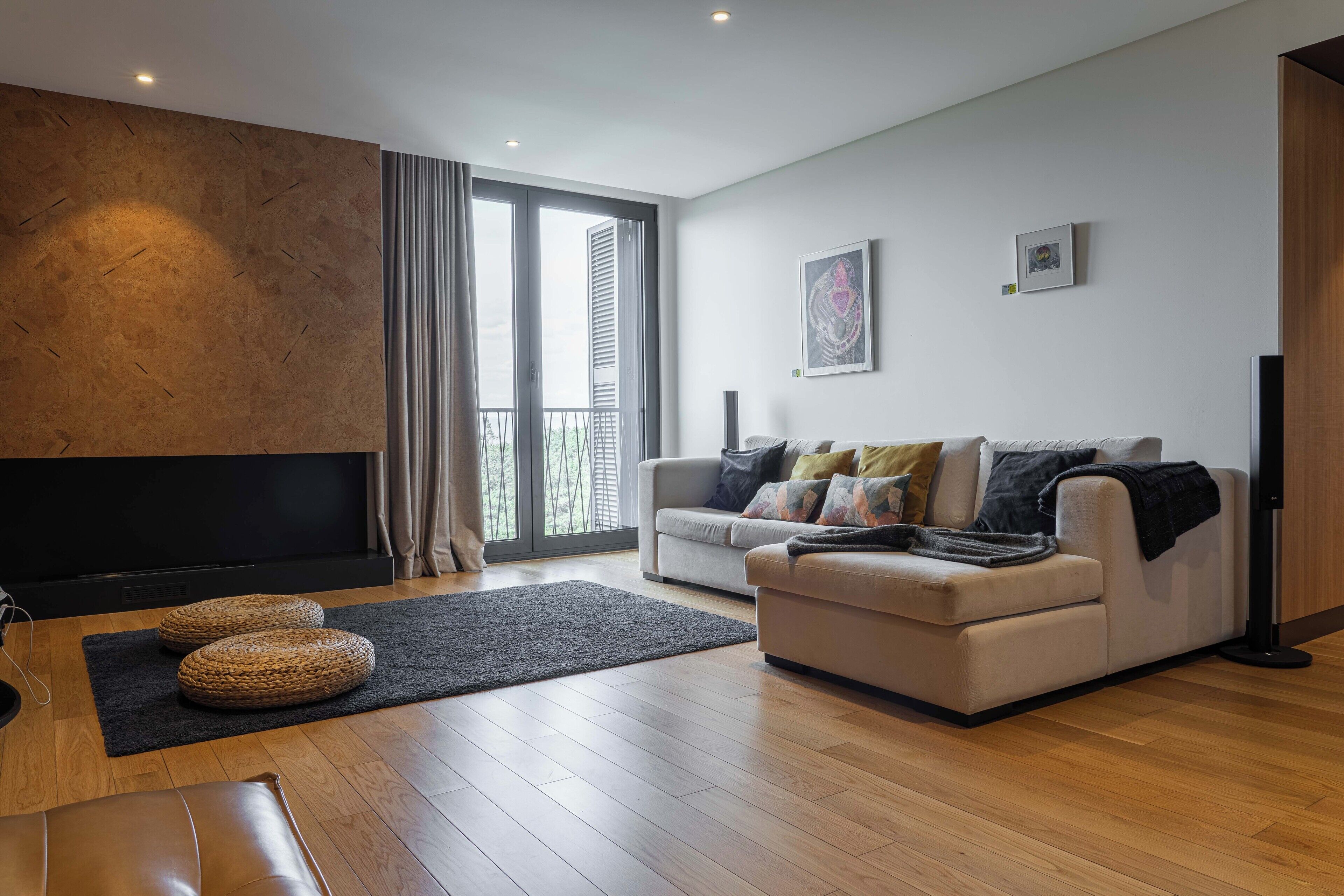 presidential studio suite | living area | 43-inch lcd tv with cable channels, tv