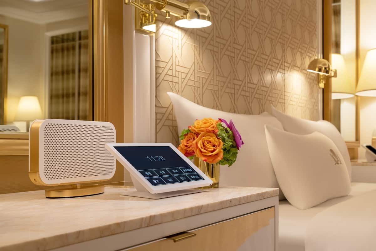 1 bedroom, premium bedding, minibar, in-room safe