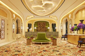 Lobby sitting area - Wynn Palace (Cotai)