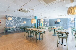 Daily buffet breakfast for a fee - Appart’City Confort Bordeaux Chartrons (Bordeaux)