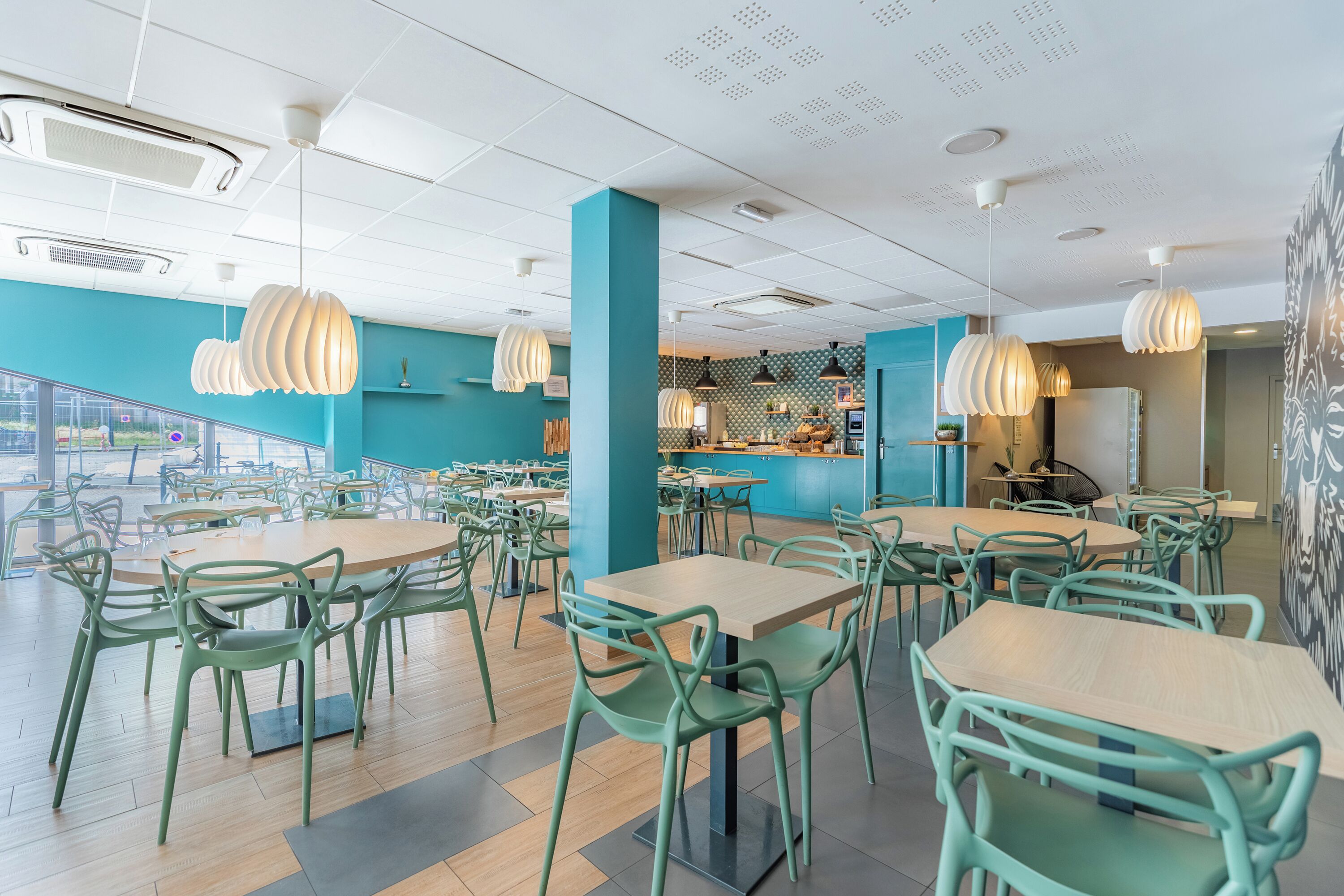 Daily buffet breakfast (EUR 13.9 per person)