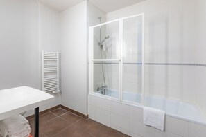 Apartemen, 1 kamar tidur | Kamar mandi | Perlengkapan mandi gratis, pengering rambut, handuk, dan sampo