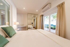 雙人房 | 房內夾萬、書桌、遮光窗簾/窗簾、嬰兒床 (收費)