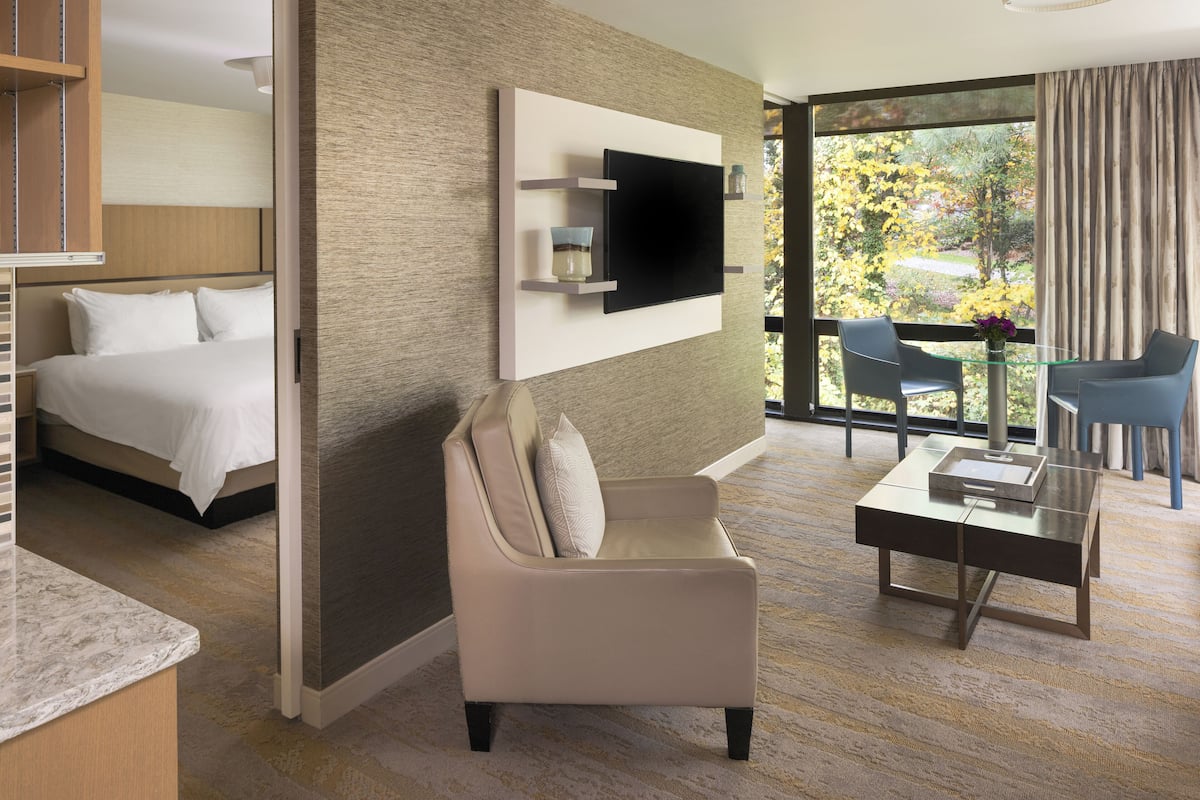 superior suite, 1 king bed | 1 bedroom, down duvets, in-room safe, blackout curtains